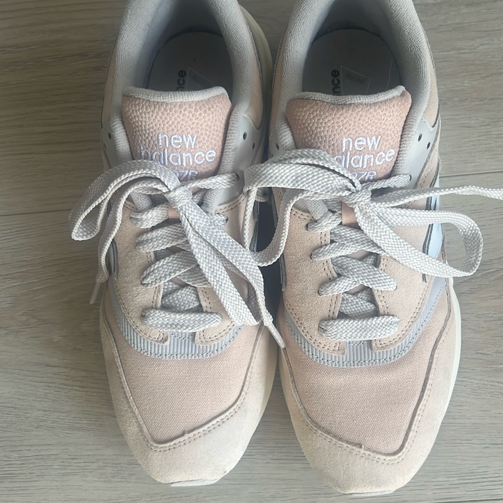 New Balance 997R sneakers, peach/light pink color, size 10